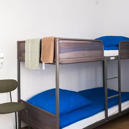 Albergue Maru Living C9 *