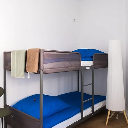 Albergue Maru Living C9 *